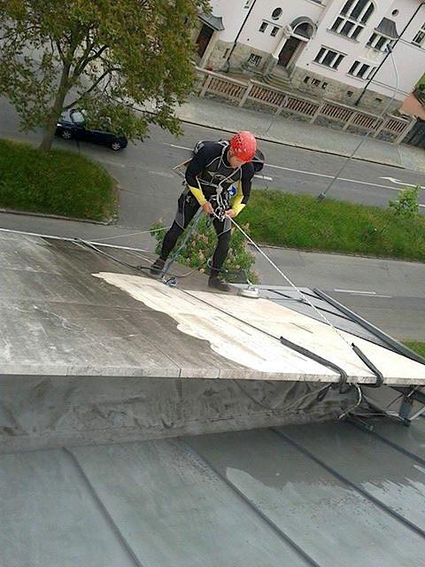 Výškové čištění fasád párou