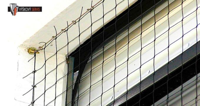výškové instalace sítí proti holubům